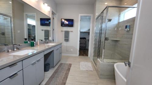 a bathroom with two sinks and a shower at Sleeps 8 Excellent 3 Story Galleria Escape HPLE in Houston