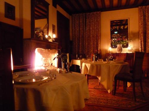 Nápoje v ubytování Château de la Râpée Hôtel restaurant