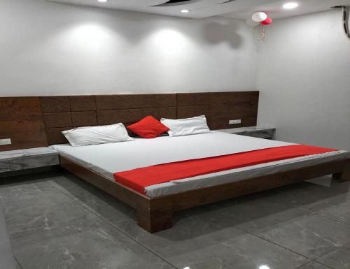 a bedroom with a large bed with a red blanket at Hotel Delight Inn, Amritsar in Amritsar