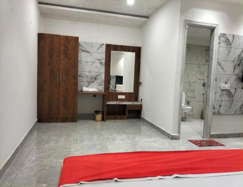 a bathroom with a red rug on the floor at Hotel Delight Inn, Amritsar in Amritsar