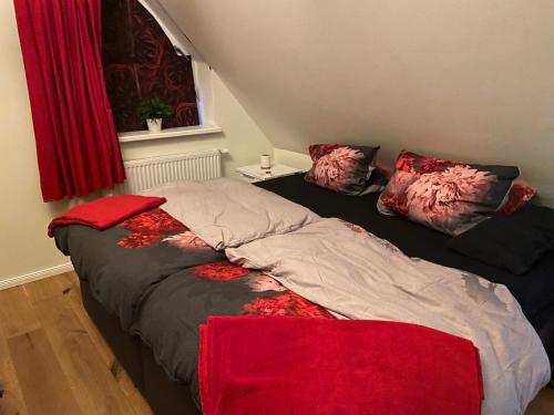 Ένα ή περισσότερα κρεβάτια σε δωμάτιο στο Hoch Hamburg, ein Traum unterm Dach