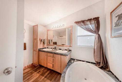 Η κουζίνα ή μικρή κουζίνα στο The Elk Run 2 bed 2 bath family retreat with wifi