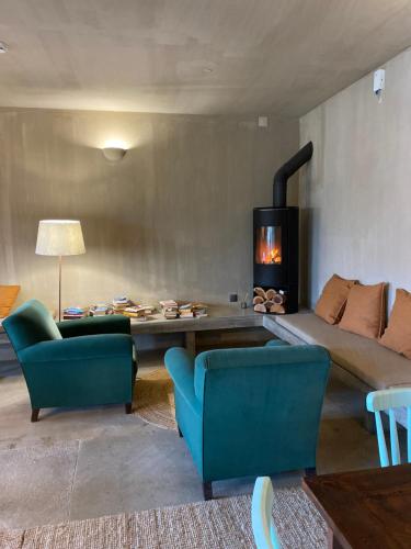 Khu vực ghế ngồi tại Azenhas do Mar Valley House