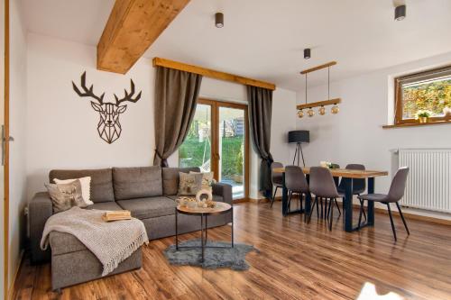 a living room with a couch and a table at Rezydencja Skibówki in Zakopane