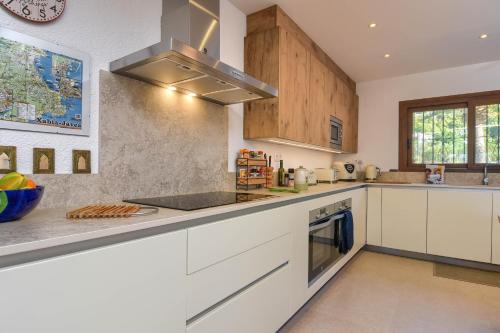 Dapur atau dapur kecil di Sunset Villa Javea with private pool,tennis and padel court