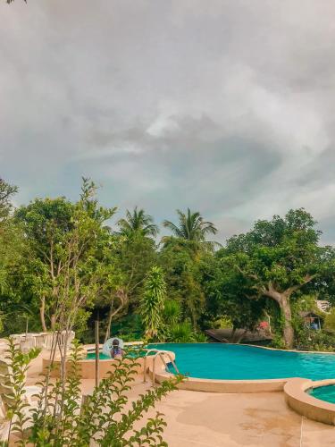 a pool at the resort at Tanouy Garden in Baan Khai