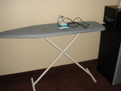 a table with a iron on top of it at German Village Inn Motel in Columbus