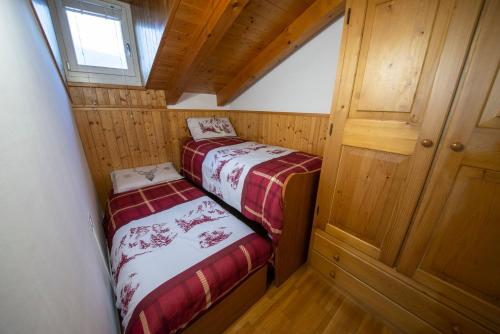 a small room with two beds and a window at appartamento val di sole in Dimaro