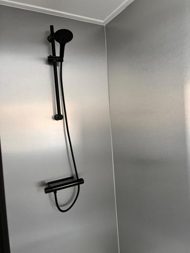 a black light hanging on a white wall at Haus Tilia Karinthië Appartementen in Nötsch