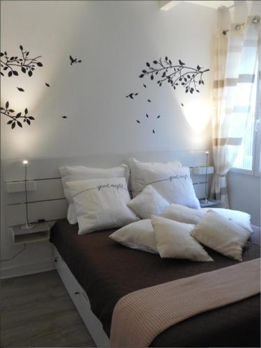 Katil atau katil-katil dalam bilik di COSY PLACE Aix-en-Provence, centre historique, WIFI Fibre Optique gratuit