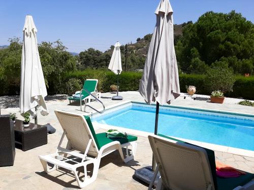 Bazén v ubytování Kellaki Cottage - 2 bedroom with pool, sleeps 6 nebo v jeho okolí