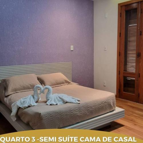 Katil atau katil-katil dalam bilik di Dara House e eventos com piscina aquecida, sauna, Jacuzzi e área gourmet para festas de até 200 pessoas
