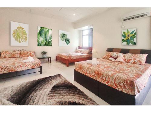 Ένα ή περισσότερα κρεβάτια σε δωμάτιο στο Batuferringhi children waterslid paradise 3mins to the beach