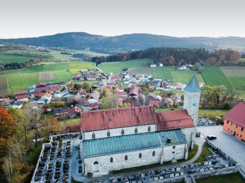 an aerial view of a small town with a building at Ferienwohnung Anita in Jandelsbrunn