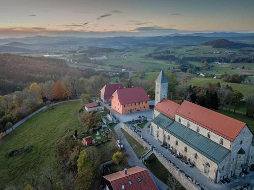 an aerial view of a large building with a church at Ferienwohnung Anita in Jandelsbrunn
