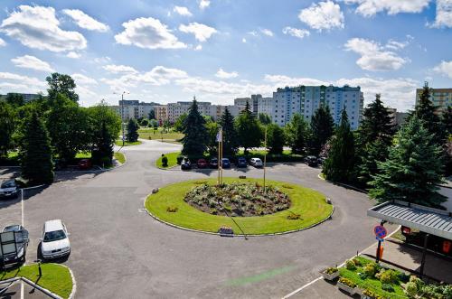 a parking lot with a large circle in the middle at Hotel Solny in Kołobrzeg