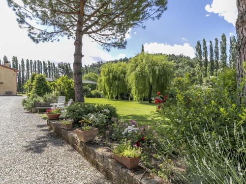 Luxury Holiday Home in Montopoli Valdarno with Swimming Pool