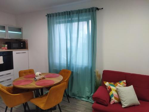 a living room with a table and a couch at Apartman na jezeru in Zagreb