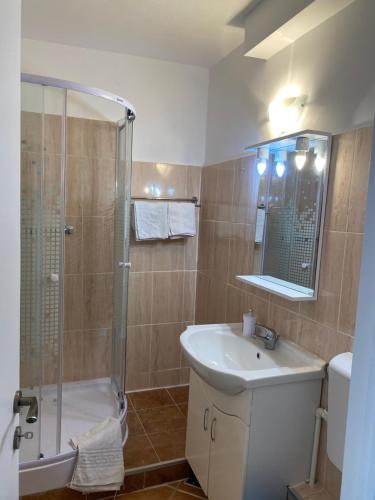 Kamar mandi di Central Park Studio