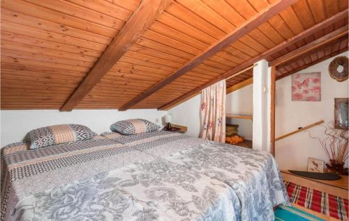 Ένα ή περισσότερα κρεβάτια σε δωμάτιο στο Amazing Home In Susak