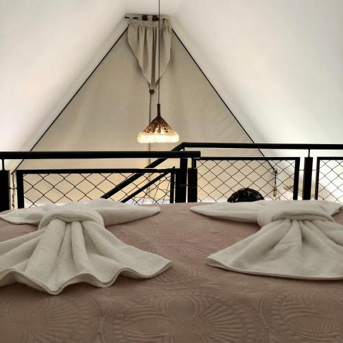 a bedroom with a large bed in a attic at Pousada Chalés do Vale - Vale dos Vinhedos in Bento Gonçalves