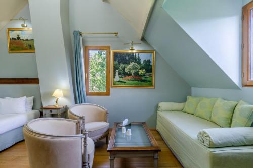 Posezení v ubytování Demeures & Châteaux Hôtel Domaine le Clos des Fontaines