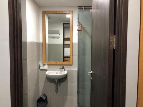 Koupelna v ubytování Apartment Bintaro Icon