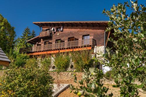 a building with a balcony on top of it at Chambres d'hôtes les Murès du Mercantour in Valdeblore