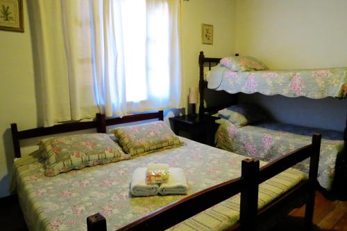 a bedroom with two bunk beds with a tray of food at Pousada Toca das Bromelias in Campos do Jordão