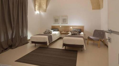 A bed or beds in a room at Rescio's Rooms