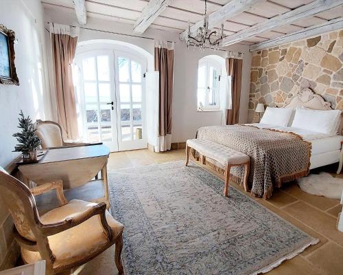 Ένα ή περισσότερα κρεβάτια σε δωμάτιο στο Maison Bagatell Badacsony