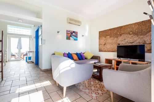 Refurbished beachfront house, Pool, AC, WiFi, Albufeira, sea view