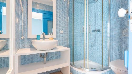 Refurbished beachfront house, Pool, AC, WiFi, Albufeira, sea view