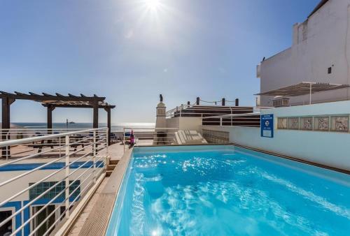 Refurbished beachfront house, Pool, AC, WiFi, Albufeira, sea view