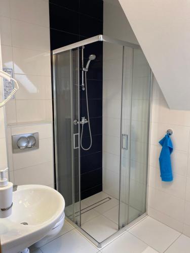 Un baño de Willa Aurinia