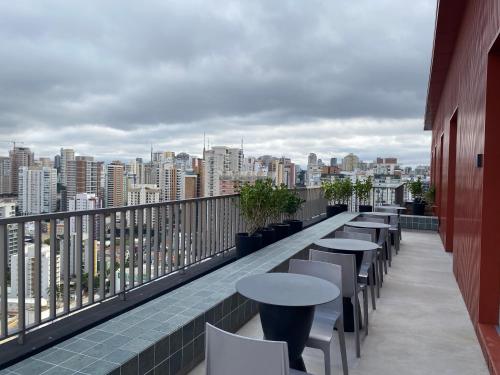 Ein Balkon oder eine Terrasse in der Unterkunft Studio moderno a 3min a pé do Allianz Parque