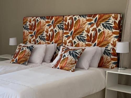 Ένα ή περισσότερα κρεβάτια σε δωμάτιο στο Otjibamba Lodge