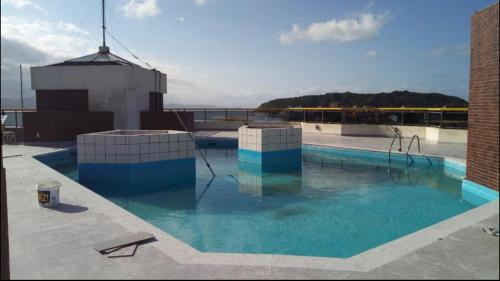 a swimming pool on the roof of a building at Condominio Frente do mar! Lindo apartamento! in Florianópolis