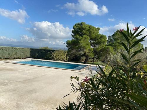 Πισίνα στο ή κοντά στο Maison proche du Lac du Salagou