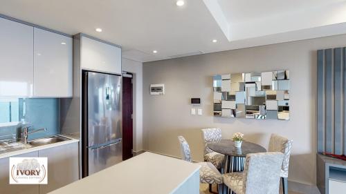 Χώρος καθιστικού στο Oceans Apartments Balcony Suites in the Radisson Blu Hotel Building Tower, Durban Umhlanga