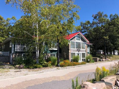 5 Bedroom Cottage on Georgian Bay