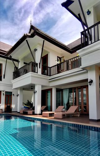 La alberca dentro o cerca de Rice Villa Chiang Mai
