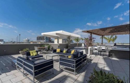 Classy 2BD 2BTH at Midblock with FREE PARKING photo 20