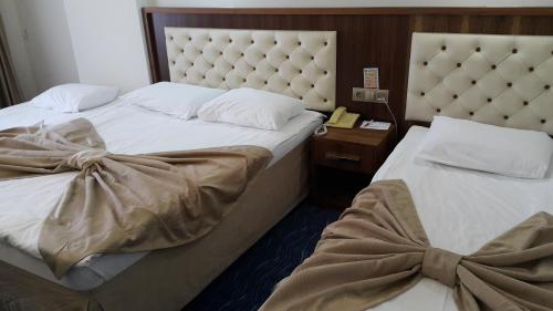 Ένα ή περισσότερα κρεβάτια σε δωμάτιο στο Miroglu Hotel