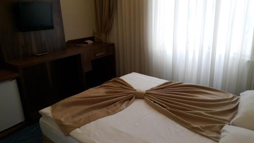 Ένα ή περισσότερα κρεβάτια σε δωμάτιο στο Miroglu Hotel