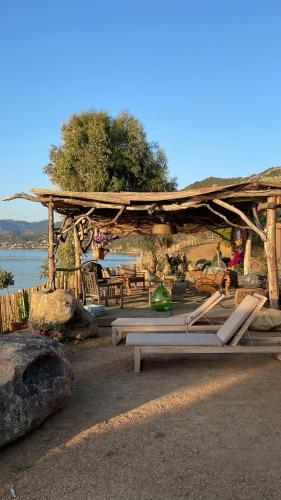 Photo de la galerie de l'établissement Villa Terra Casanova pieds dans l'eau à 20 mn d Ajaccio, à Villanova