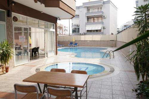 Bazén v ubytování Alanya Polat holiday homes nebo v jeho okolí