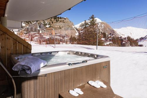 a jacuzzi tub with a view of a mountain at Luxury Avoriaz Chalet with hot tub in Avoriaz