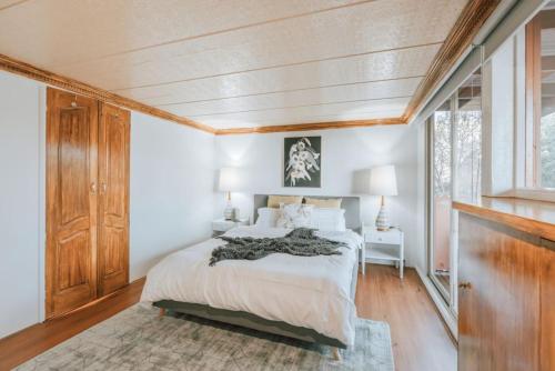 a bedroom with a bed and a wooden ceiling at Olinda Nature Retreat 4 Bed 3Bth House Fire, Bath in Olinda