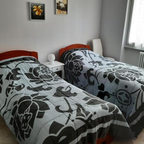 Ένα ή περισσότερα κρεβάτια σε δωμάτιο στο Appartamento GIRASOLE, Salò